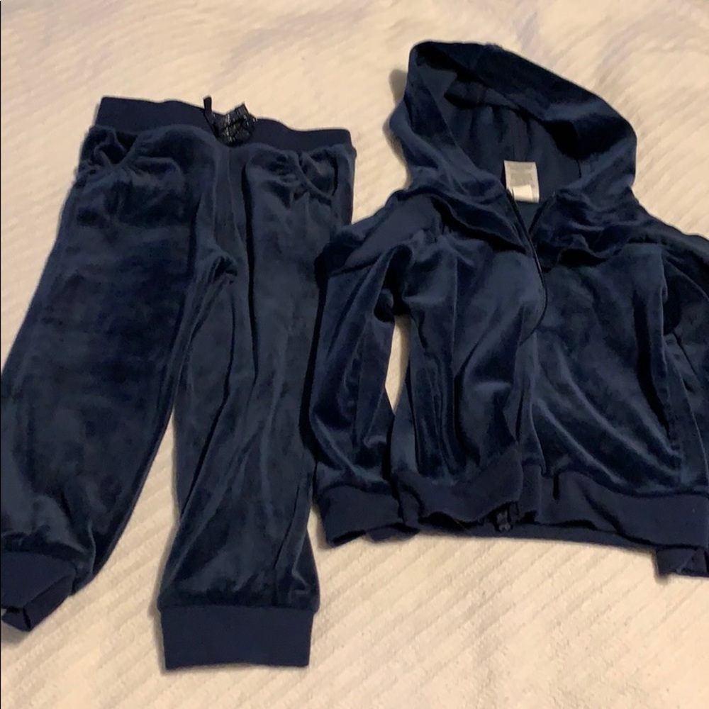Girls sweat suit size 3T